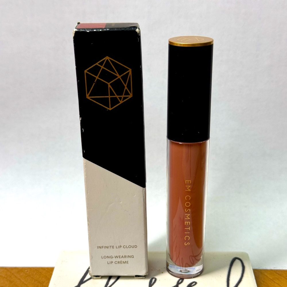 Infinite Cloud Long Wearing Lip Creme